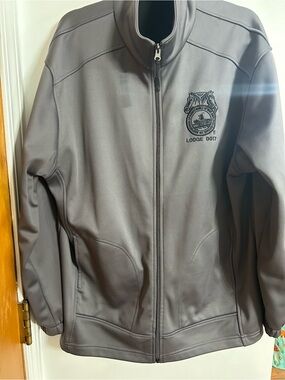 AKWA Men's Gray Full-Zip Performance Softshell Jacket with Lodge Emblem